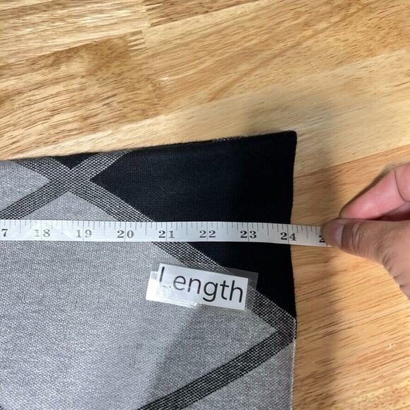 Sioni Studio Women's Checkered Plaid Black and Gray Fit Flare Skirt Sz. M - Picture 6 of 6